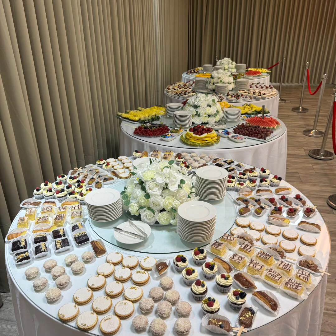 Dessert-Buffet bei Hochzeitsfeier im Golden Palast